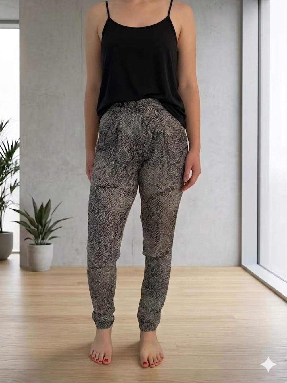 Aritzia t. babaton Silk Crepe Snake Print Pleated Pull on Pants Size 2